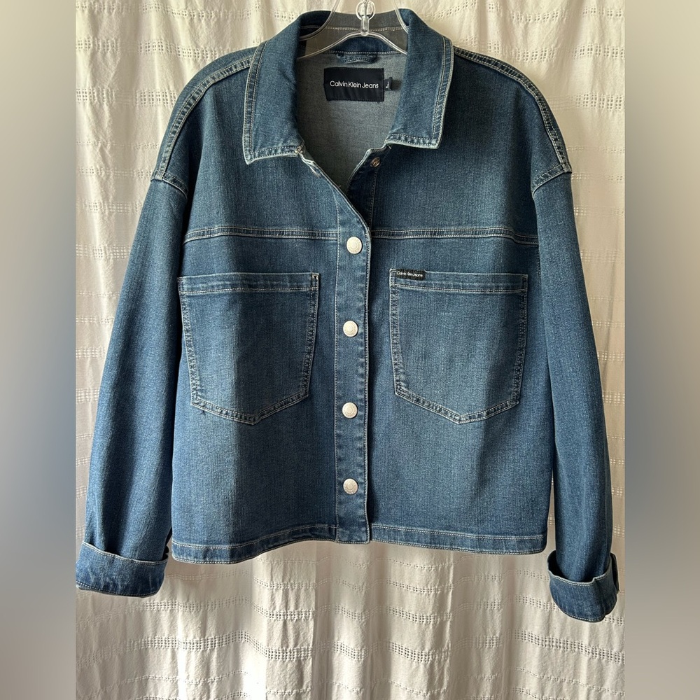 Calvin Klein Cropped Jean Jacket Coat Medium Wash Relaxed Stretch Casual Fall 🍂 - Picture 3 of 6